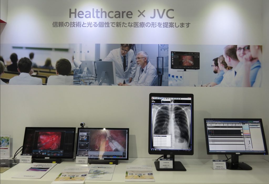 1　Healthcare X JVC 信頼の技術と光る個性で新たな医療の形を提案します。